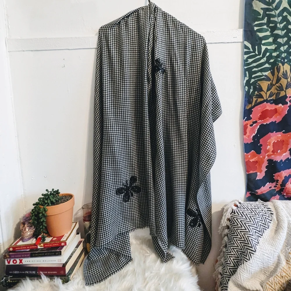 JANAVI Houndstooth Butterfly Merino Wool Blanket Scarf